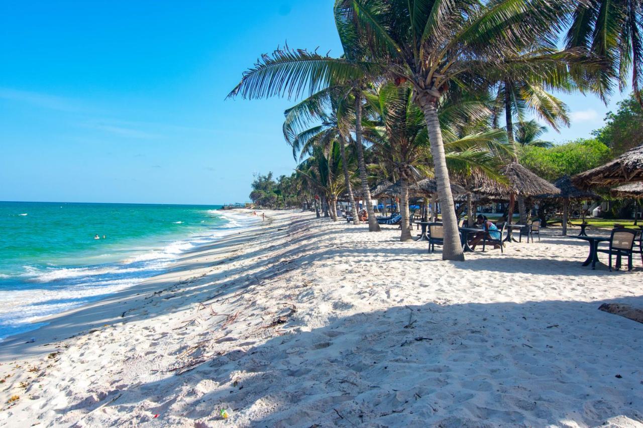 Jacaranda Indian Ocean Beach Resort Praia de Diani Exterior foto